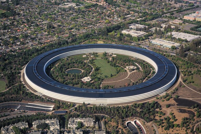 Apple Music yapay zeka içerik etiketleme sistemi için Apple Park görseli